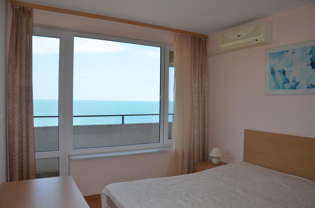 Single Private Apartments In Marina View Fort Beach Sveti Vlas Exterior photo